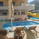 With A View & Amenities Apartament Wlora