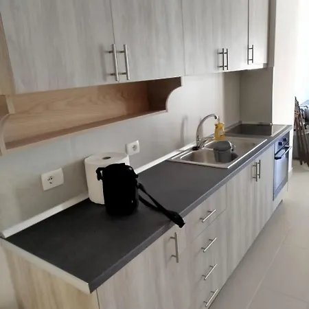 With A View & Amenities דירה *