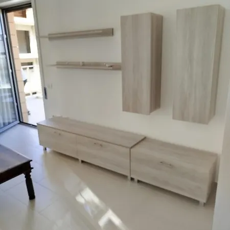 Apartament With A View & Amenities Wlora