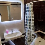 公寓 With A View & Amenities