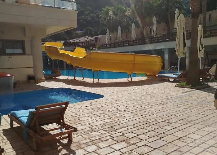 With A View & Amenities Appartement